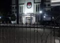 Hendak Cek Kelengkapan Berkas, Tim Pemenangan Harmonis Kecewa KPU Rembang Tutup Lebih Awal 17 Hendak Cek Kelengkapan Berkas, Tim Pemenangan Harmonis Kecewa KPU Rembang Tutup Lebih Awal