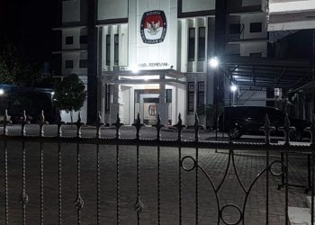 Hendak Cek Kelengkapan Berkas, Tim Pemenangan Harmonis Kecewa KPU Rembang Tutup Lebih Awal