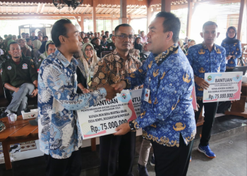 Dorong Kemajuan di Tingkat Desa, Bupati Blora Beri Bantuan Rp300 Juta Kepada 4 BUMD