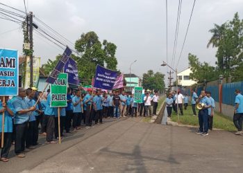 Demo Putusan Pailit atas PT Panamtex, 500 Buruh Terancam PHK