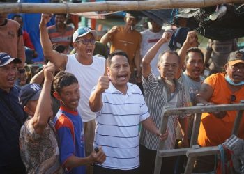 Harno Kunjungi Desa Tasikagung Rembang, Nelayan: Hanya Pak Harno yang Perhatian 8 Harno Kunjungi Desa Tasikagung Rembang, Nelayan: Hanya Pak Harno yang Perhatian