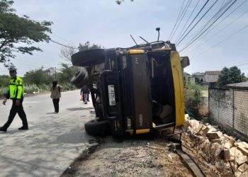 Laka 2 Truk vs 1 Bus di Pantura Batangan Pati, Enam Korban Meninggal