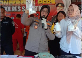 Akibat Edarkan Pil Yarindu, IRT di Salatiga Ditangkap dan Terancam 12 Tahun Penjara 1 Akibat Edarkan Pil Yarindu, IRT di Salatiga Ditangkap dan Terancam 12 Tahun Penjara