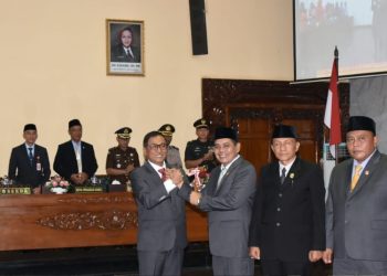 Tiga Pimpinan Definitif DPRD Grobogan Resmi Dikukuhkan, Bupati Sri: Segera Laksanakan Tugas