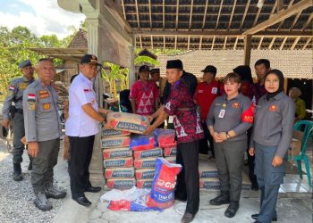 Bansos Senilai Rp58 Juta untuk Korban Kebakaran di Semarang, Dinas Satpol PP: Iuran Para Anggota 7 Bansos Senilai Rp58 Juta untuk Korban Kebakaran di Semarang, Dinas Satpol PP: Iuran Para Anggota