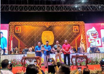 KPU Jateng Undi Nomor Urut Pilgub, Masing-masing Paslon Sampaikan Makna 4 KPU Jateng Undi Nomor Urut Pilgub, Masing-masing Paslon Sampaikan Makna