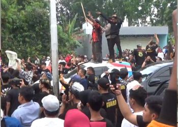 Pengundian Nomor Urut Pilkada Pekalongan Sempat Tegang dan Ricuh, Ini Kronologinya 7 Pengundian Nomor Urut Pilkada Pekalongan Sempat Tegang dan Ricuh, Ini Kronologinya