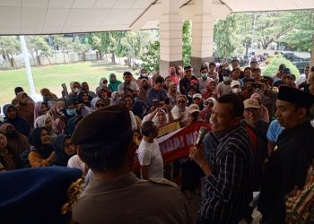 Ratusan Nasabah BMT Harum Desak DPRD Rembang Panggil Agus Sutrisno