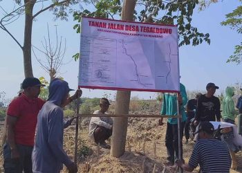Lawan PT Semen Indonesia, Ratusan Warga Tegaldowo Rembang Pasang Penanda di 9 Aset Desa