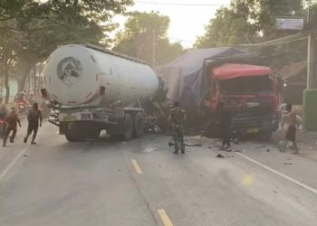 Diduga Hilang Konsentrasi, Satu Sopir Tewas Akibat Kecelakaan Truk di Jalan Pantura Rembang