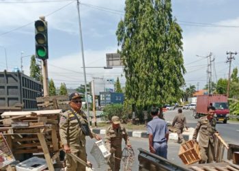 PKL di Brangsong Kendal Langgar Perda, Satpolkar Lakukan Penindakan
