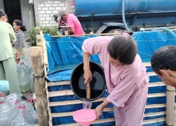 Kekeringan Belum Usai, Warga Rembang Keluarkan Uang Pribadi Tiap Hari untuk Beli Air Bersih