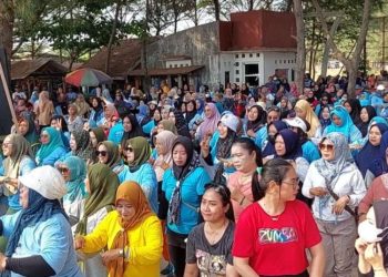 Harno-Hanies Gelar Senam Sehat di Kragan Rembang, Warga Antusias dengan Kampanye Riang Gembira