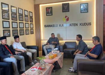 Sam’ani Intakoris Diperiksa Bawaslu Kudus Secara Tertutup Terkait Dugaan Pelanggaran Kampanye 10 Sam’ani Intakoris Diperiksa Bawaslu Kudus Secara Tertutup Terkait Dugaan Pelanggaran Kampanye
