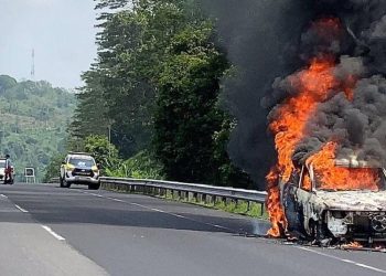 Sigap Menepi, Dua Korban Kebakaran Minibus di Tol Ungaran Selamat dari Maut