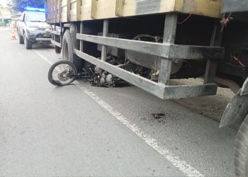 Berniat Menyalip, Seorang Pengendara Motor Tewas Tertabrak Truk di Rembang
