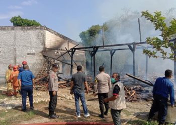 Diduga dari Arus Pendek Pengisian Baterai Ponsel, Dua Rumah di Grobogan Terbakar