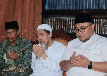 Harno – Hanies Dapat Restu dan Doa dari KH Najieh Maimoen Zubair untuk Pilkada Rembang