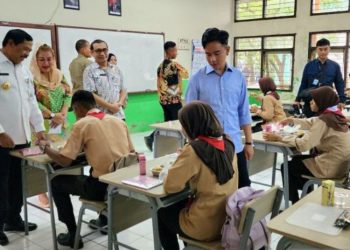 Dampingi Wapres Gibran, Pj Gubernur Jateng Dukung Penuh Program MBG