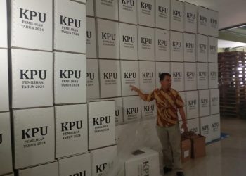 Distribusikan Logistik Pilkada, KPU Salatiga Serahkan ke PT POS Indonesia
