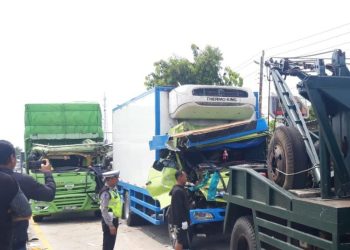 Dua Truk Alami Kecelakaan di Pantura Kendal, Satu Pemotor Tewas Akibat Terjepit