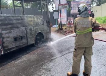BRT Semarang Alami Kebakaran Hingga Hangus di Gunungpati
