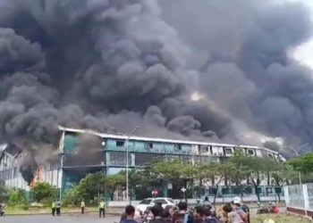 PT Master Kidz Indonesia di Kendal Terbakar, Api Masih Berkobar Hingga Kini