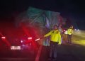 Tak Kuat Menanjak, Truk Gandeng Timpa Mobil Brio di Tol Semarang-Solo