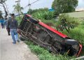 Mobil Panther Diseruduk Truk Hingga Masuk Parit di Demak, Kedua Sopir Saling Adu Mulut 20 Mobil Panther Diseruduk Truk Hingga Masuk Parit di Demak, Kedua Sopir Saling Adu Mulut