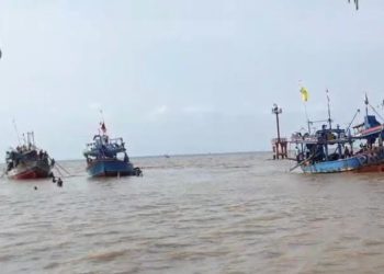 Bangkai Kapal Hambat Lalu Lintas, Nelayan di Kendal Minta Pemkab Segera Evakuasi