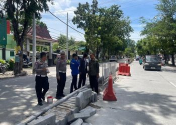 Dinilai Trouble Spot, Median Jalan Depan MAN 1 Grobogan Ditutup 