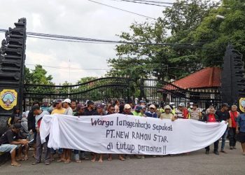 Demo Kantor Bupati Pati, Warga Langenharjo Tuntut PT New Ramon Star Ditutup