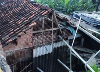 Dua Rumah di Demak Rusak Akibat Hujan Disertai Angin, Kerugian Capai Puluhan Juta 3 Dua Rumah di Demak Rusak Akibat Hujan Disertai Angin, Kerugian Capai Puluhan Juta