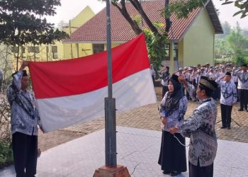 Peringati Hari Guru Nasional, Guru di SMPN 3 Pamotan Jadi Petugas Upacara