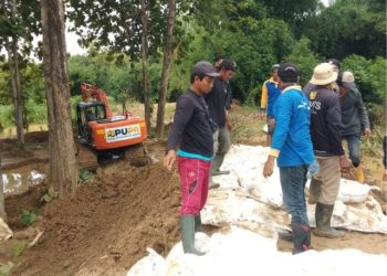 Sempat Jebol, Perbaikan Tanggul Sungai di Angkatan Lor Pati Pakai Sistem Sandbag Tiga Lapis