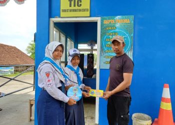 Pelantikan PMR se-Rembang, Kader Adiwiyata SMPN 2 Lasem Kampanye Konservasi Energi