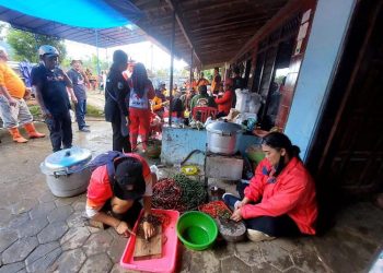 Baguna Dirikan Dapur Umum untuk Warga Terdampak Banjir Bandang di Ngrapah Kabupaten Semarang 1 Baguna Dirikan Dapur Umum untuk Warga Terdampak Banjir Bandang di Ngrapah Kabupaten Semarang