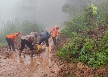 Korban Meninggal Akibat Banjir dan Longsor di Pekalongan Bertambah, 8 Orang Masih Dicari 9 Korban Meninggal Akibat Banjir dan Longsor di Pekalongan Bertambah, 8 Orang Masih Dicari