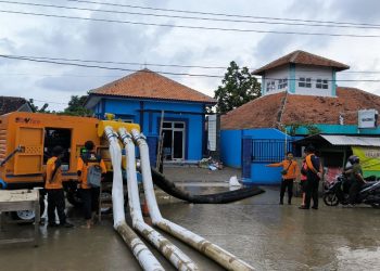 Kurangi Ketinggian Air, Banjir di Kebonharjo Kendal Disedot dan Dibuang ke Lanji