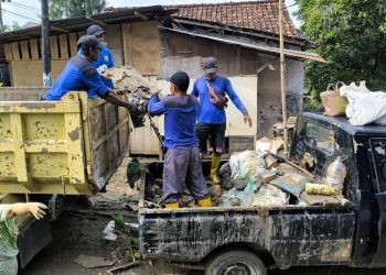 Timbunan Lumpur dan Sampah Pasca Banjir di Kendal Diperkirakan Capai 1.000 Ton Lebih