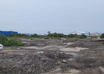 Limbah Beton di Jalan Pelabuhan Kendal Ganggu Warga, Izin Pabrik Akan Ditinjau