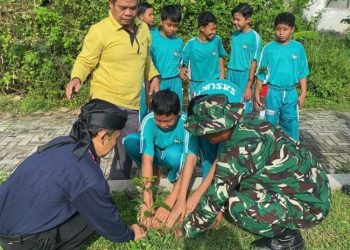 Dukung Program Adiwiyata, SMP N 1 Sluke Rembang Kembali Tanam Pohon Tabebuya