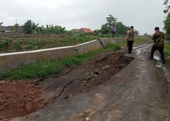 Tanggul Sungai Waridin di Kendal Ambles, Warga Khawatir Datang Banjir Besar