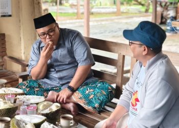Ketua DPC Gerindra Santap Durian bersama Gus Hanies, Lobi Ala Gerindra