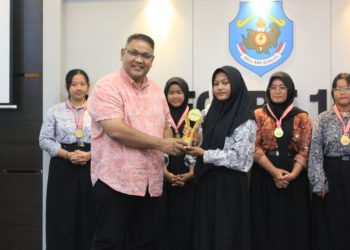 Pelajar Batam Terbitkan 4 Karya Tulis Go Nasional, Ketum JMSI Beri Apresiasi