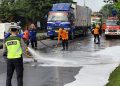 Sebabkan Pemotor Jatuh, Tumpahan Cairan Kimia di Jalan Pemuda Kendal Dibersihkan 19 Sebabkan Pemotor Jatuh, Tumpahan Cairan Kimia di Jalan Pemuda Kendal Dibersihkan