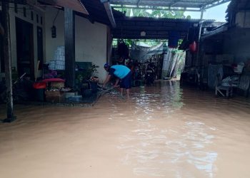 Banjir Akibat Sumbatan Sampah Terjang Juwana Pati, Ketinggian Capai 40 Cm