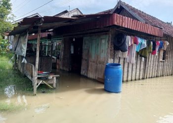 Banjir Genangi Jalanan dan Sekolah di Jakenan Pati Setinggi 30 cm