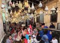 Sambut Ramadan, Warga Berebut Sayuran Gratis yang Digantung di Bandarharjo Semarang 17 Sambut Ramadan, Warga Berebut Sayuran Gratis yang Digantung di Bandarharjo Semarang