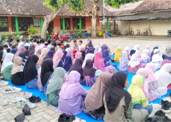 Pupuk Kecintaan Kepada Nabi, SDN Kabongan Kidul Rembang Baca Sholawat Tiap Pagi